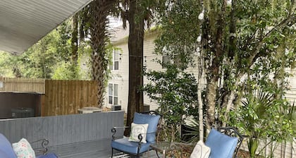 Private, Beautiful apartment in historic district 1/1