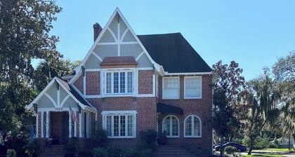 Private, beautiful apartment in historic district