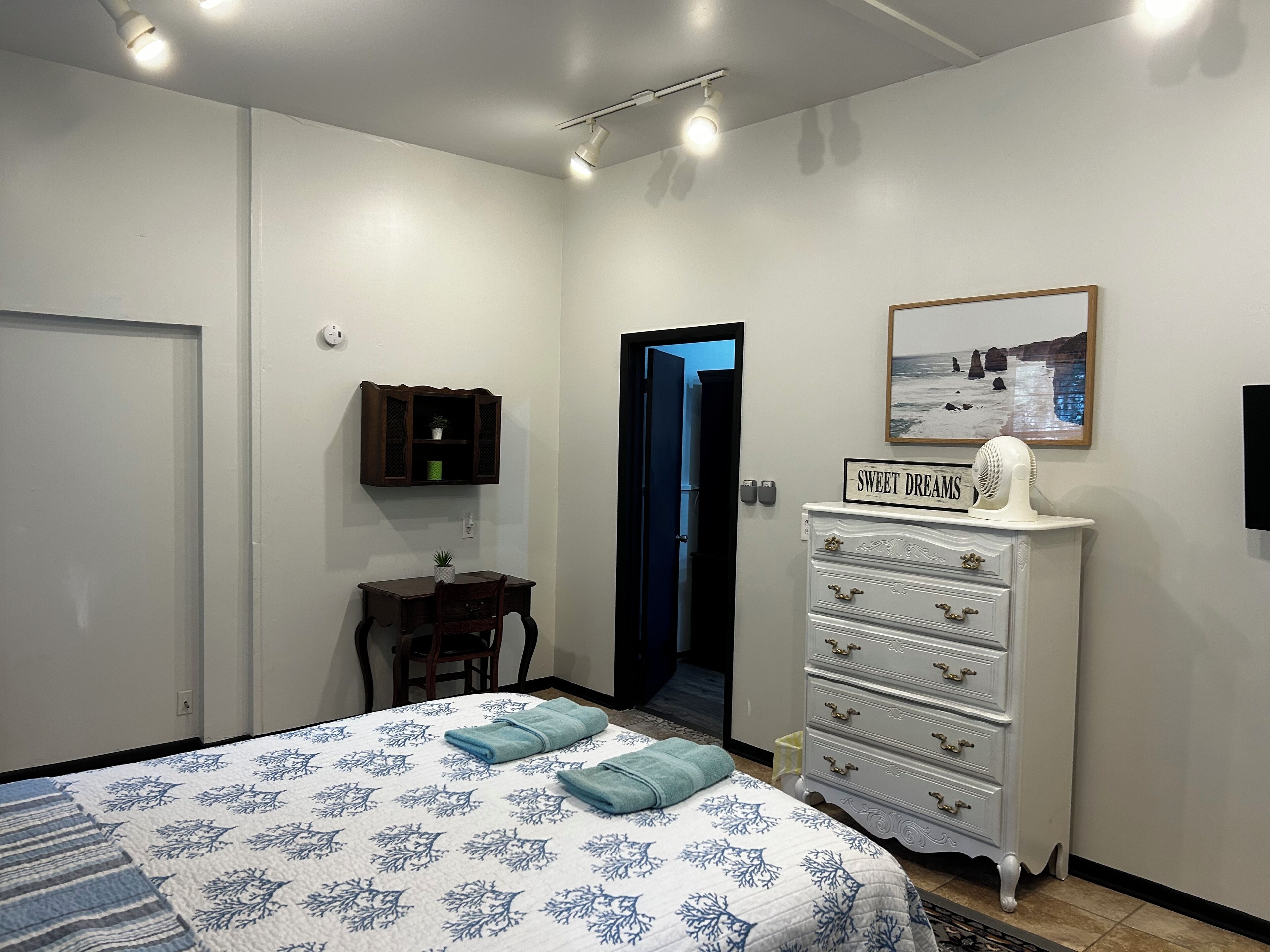 1 bedroom, desk, iron/ironing board, free WiFi