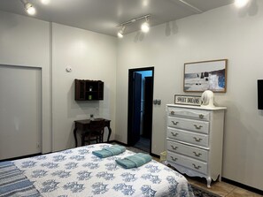 1 habitación, escritorio, tabla de planchar con plancha y wifi gratis