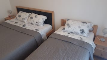2 bedrooms, desk, iron/ironing board, WiFi