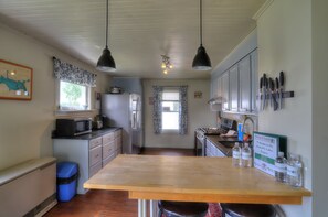 Fridge, microwave, oven, stovetop - 7 Allen Street - Cozy 3 BR home in Rangeley! (Rangeley)