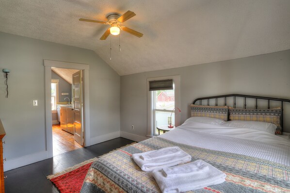 3 bedrooms, WiFi, bed sheets - 7 Allen Street - Cozy 3 BR home in Rangeley! (Rangeley)