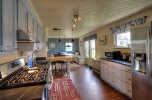 Fridge, microwave, oven, stovetop - 7 Allen Street - Cozy 3 BR home in Rangeley! (Rangeley)