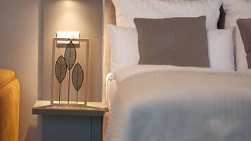 Hochwertige Bettwaren, Daunenbettdecken, Minibar, Zimmersafe