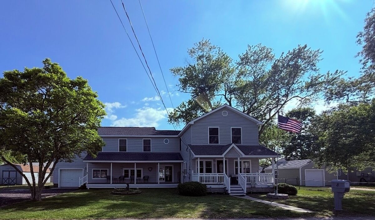 Sea Breeze By The Bay- Pet Friendly!