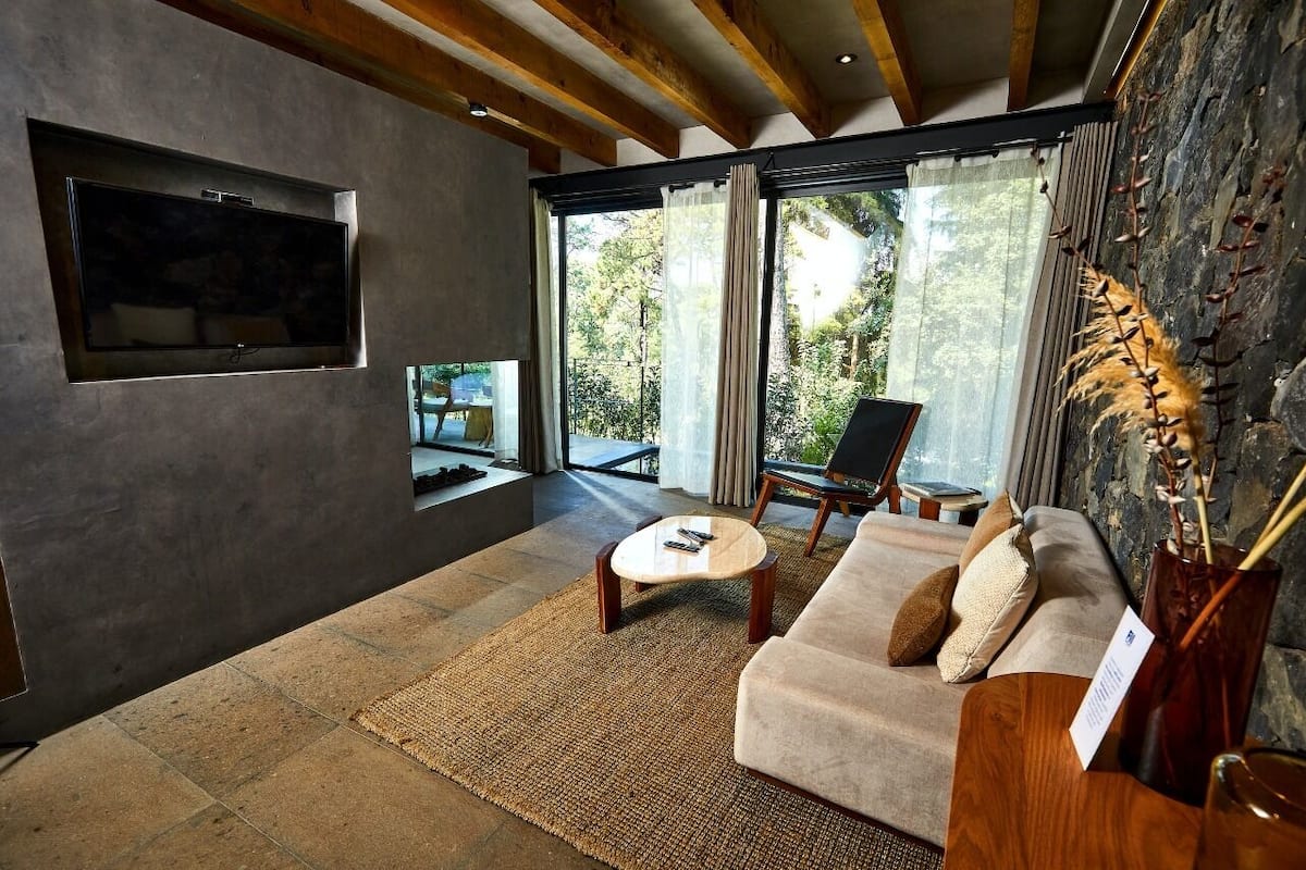 hammock suite with king bed and fireplace | 1 bedroom, in-room safe, desk, laptop workspace