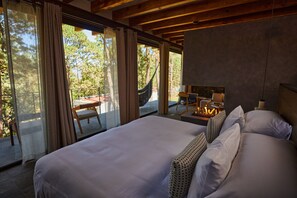 Hammock Suite with king bed and fireplace