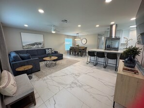Smart TV, books - 5 Minutes to Vanderbilt Beach, Dining, Shopping
Family-Pool-Home Naples Fl (Naples)