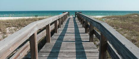 Accommodatie ligt op het strand, ligstoelen