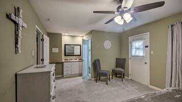 3 bedrooms, desk, iron/ironing board, free WiFi