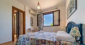 1 bedroom, travel cot, bed sheets