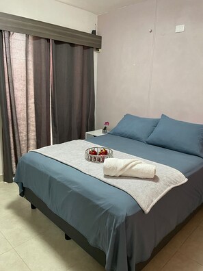 3 bedrooms, desk, iron/ironing board, free WiFi