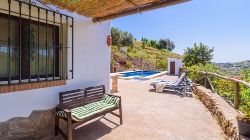 La Golondrina Cómpeta by Ruralidays