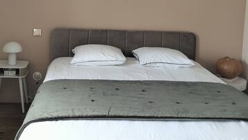 2 chambres, fer et planche Ă repasser, Wi-Fi gratuit, draps fournis