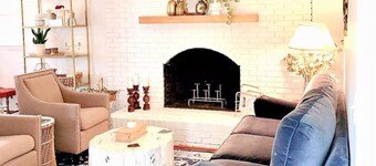 Adorable home w/ huge back yard- minutes from Belews Lake. Amazing Hidden Gem