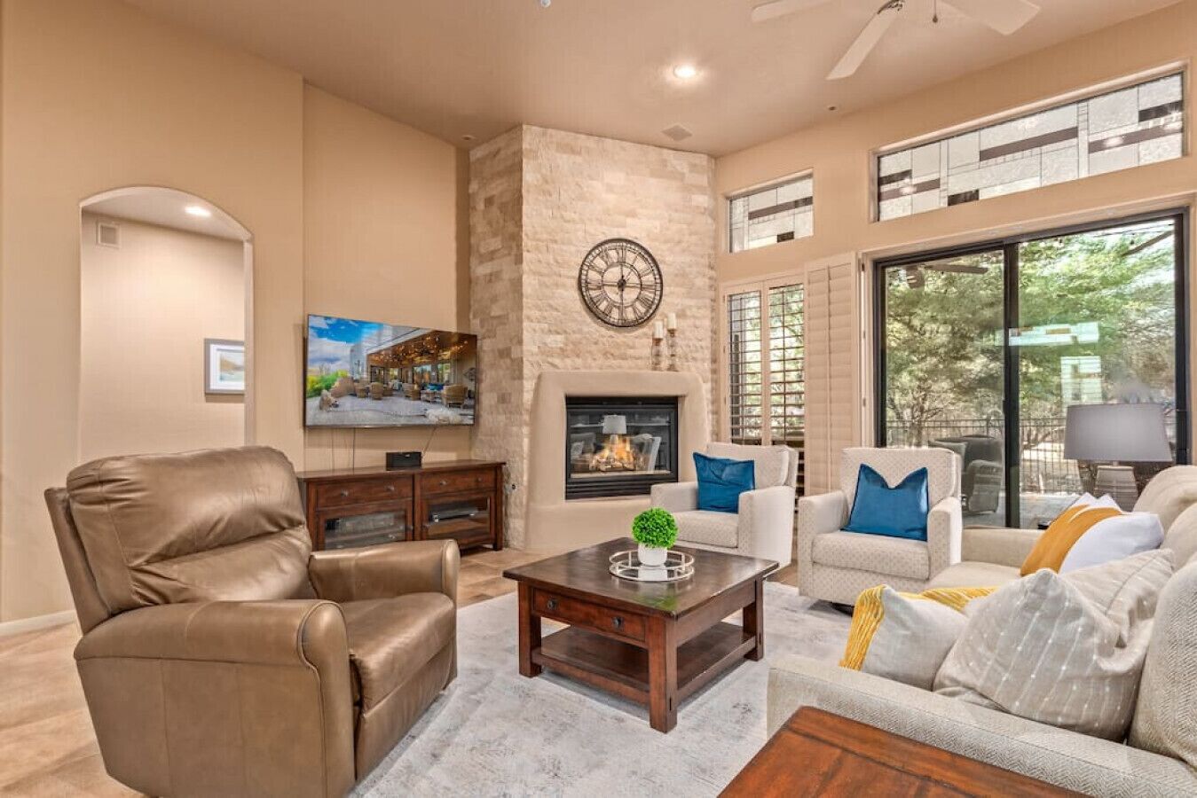 Smart TV, fireplace, stereo