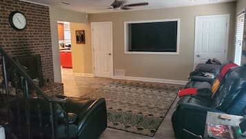 Smart TV, fireplace, stereo, computer monitors