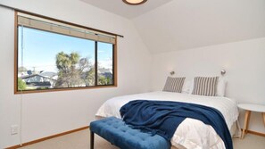 2 bedrooms, iron/ironing board, free WiFi, bed sheets