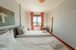 2 chambres, fer et planche à repasser, Wi-Fi gratuit, draps fournis