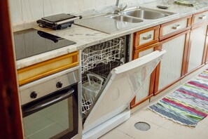 Réfrigérateur, micro-ondes, four, lave-vaisselle