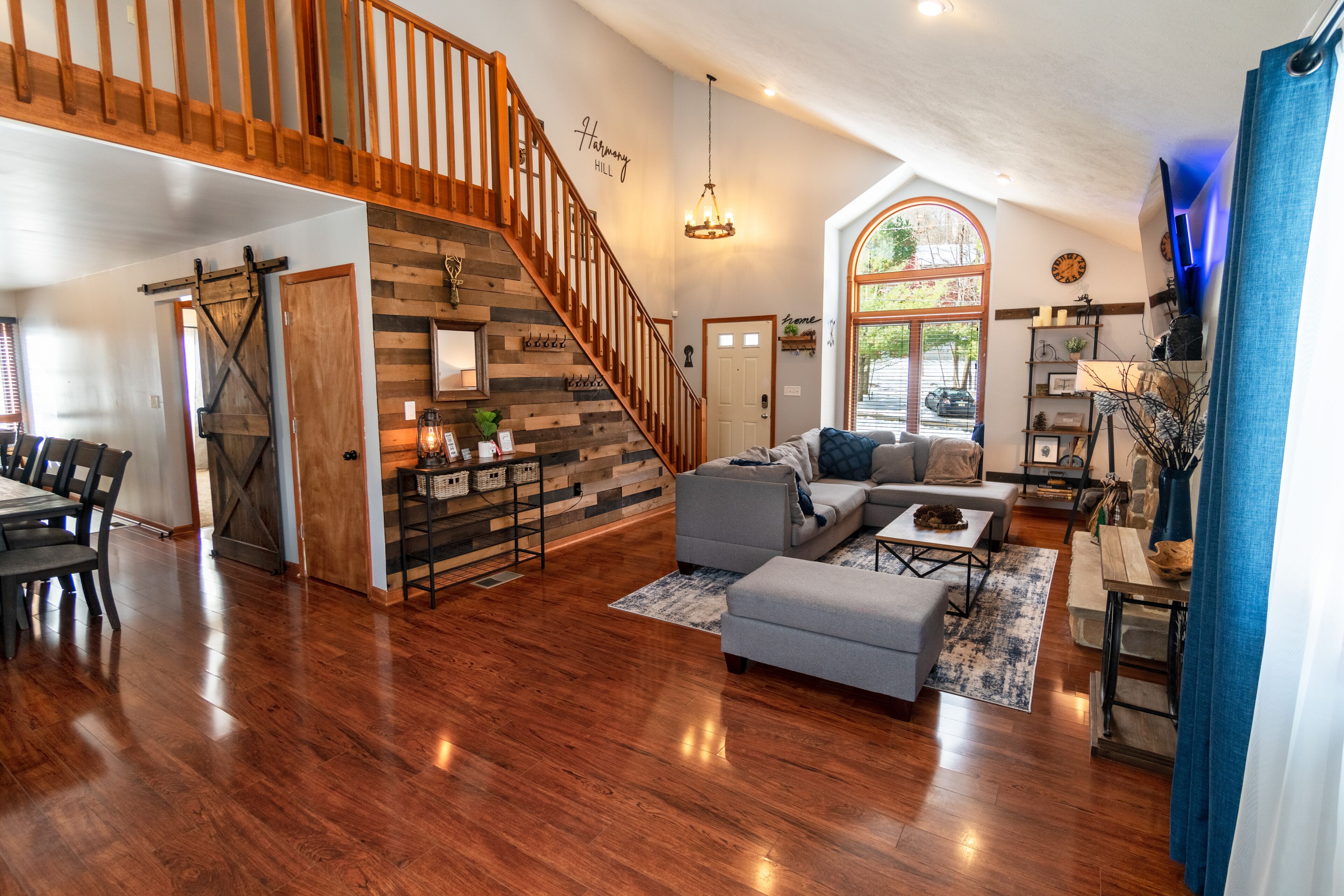 Smart-TV, peis, TV-spill og bøker