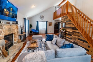 Smart TV, chimenea, consola de videojuegos y libros 