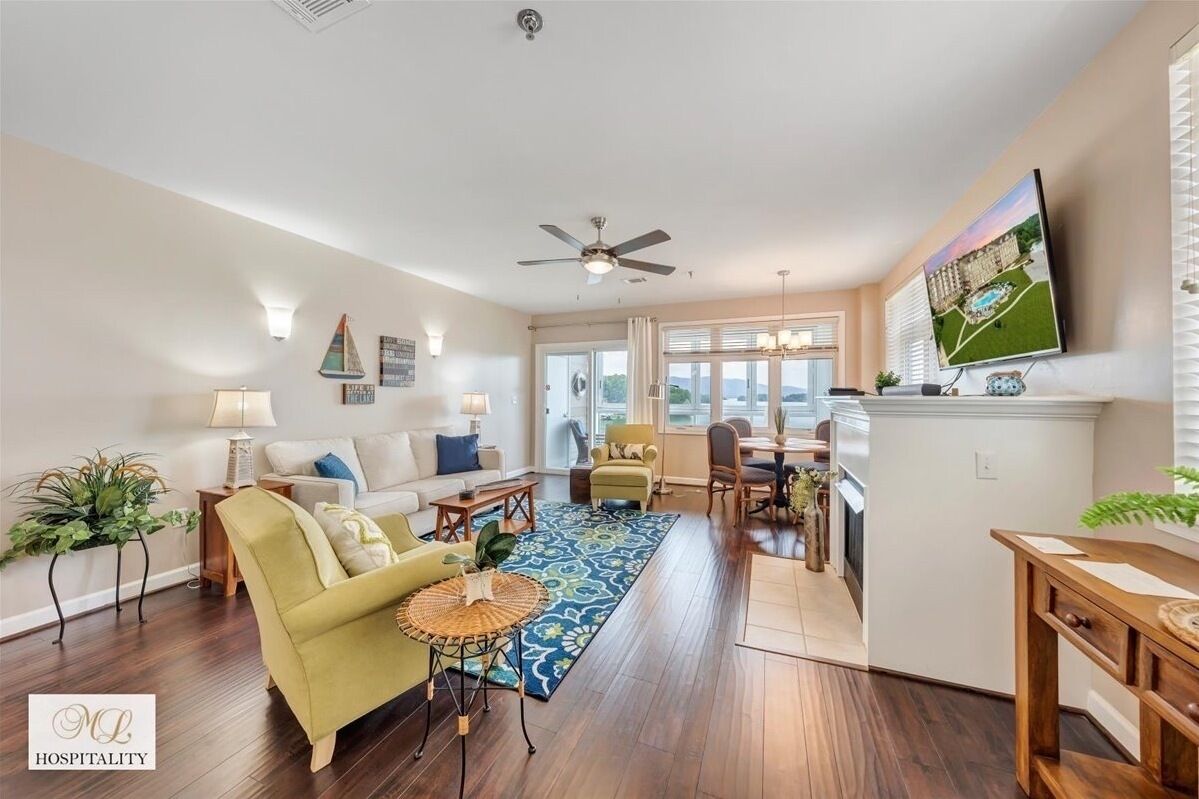 #338 Pointe - 2 Bedroom Lakefront Condo at Mariners SML