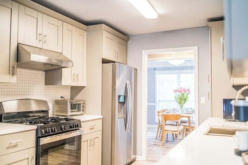 King Bed/ Gameroom/ Fire Pit & Grill/ Patio/ 5beds