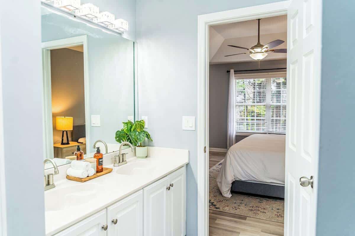 5 bedrooms, iron/ironing board, travel crib, WiFi