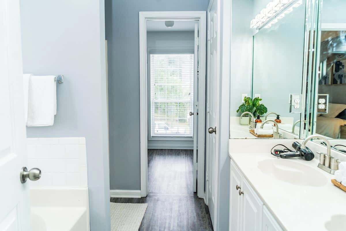 Duschwanne, Haartrockner, Shampoo