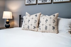 5 habitaciones, tabla de planchar con plancha, cuna de viaje y wifi 