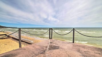 På stranden
