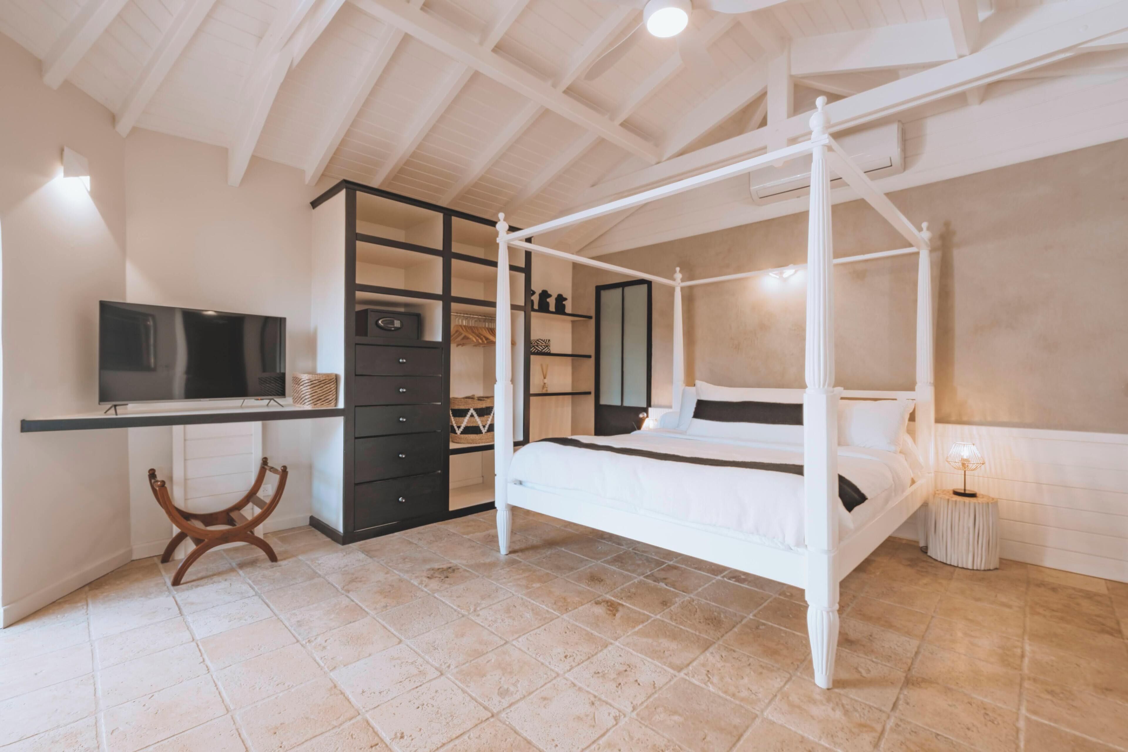 Premium bedding, in-room safe, desk, blackout curtains