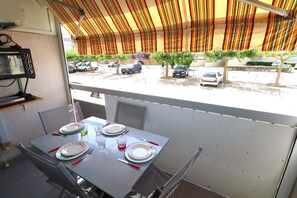 Dining - Studio cabin fully equipped seaquarium parking air conditioning (LE GRAU DU ROI)