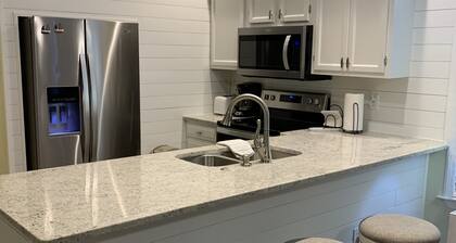 Sunset Beach Beautiful 2 Bedroom Villa 1.5 miles from Sunset Beach