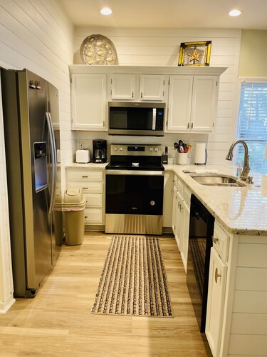 Sunset Beach Beautiful 2 Bedroom Villa 1.5 miles from Sunset Beach