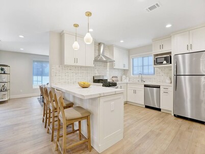 Absolutely Stunning Remodeled Home 4mi to Disney