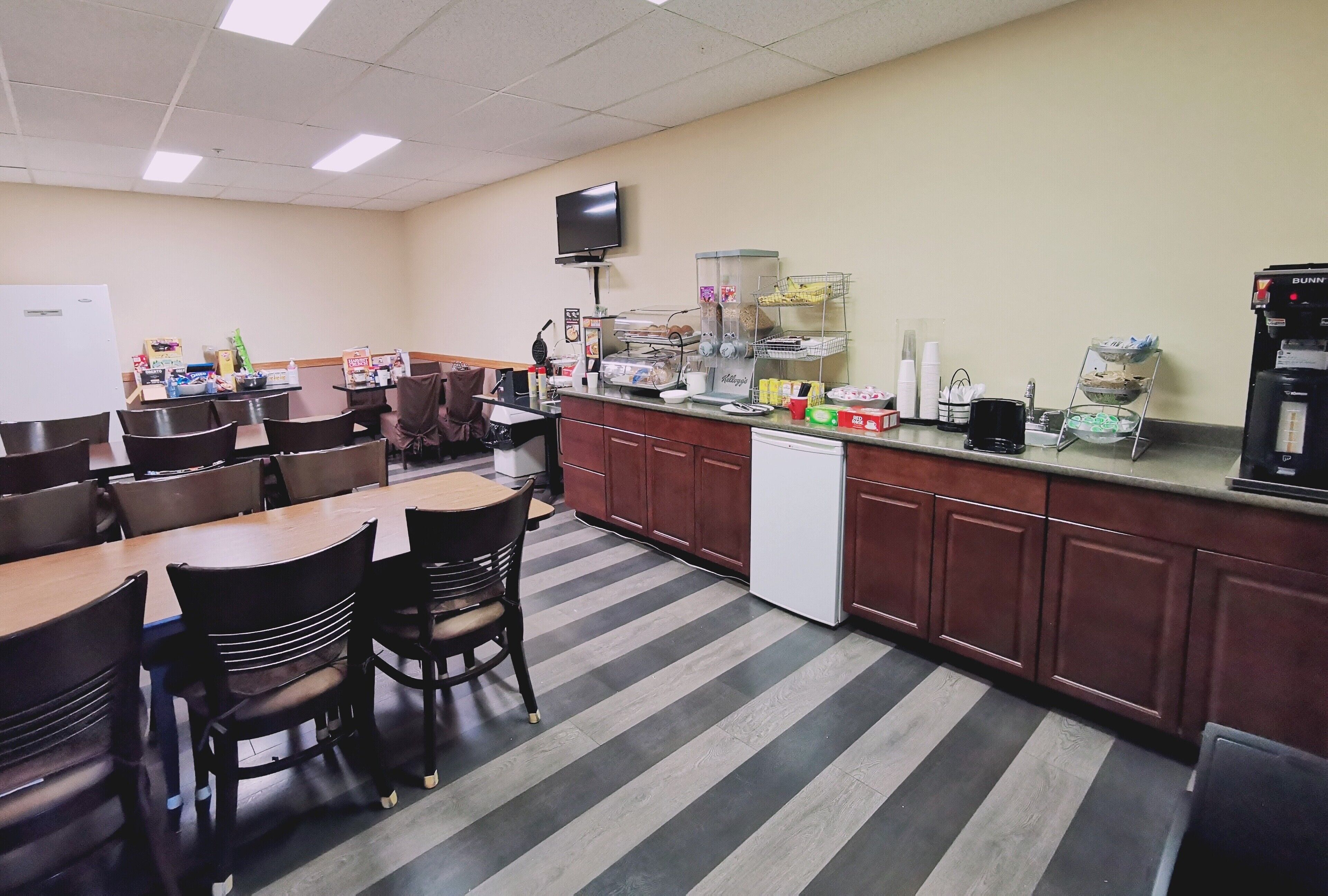 Free daily continental breakfast