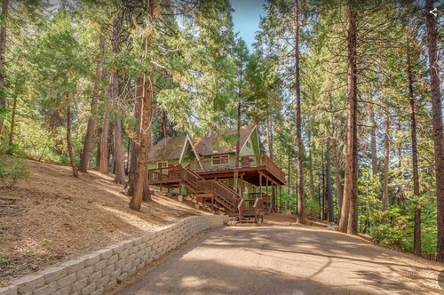 Serene Skylit Stays in BLS with access to Lakes, Pool & Many Amenities