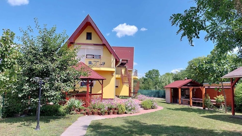 Holiday home near the eco-centre, with WiFi, air conditioning and swimming pool