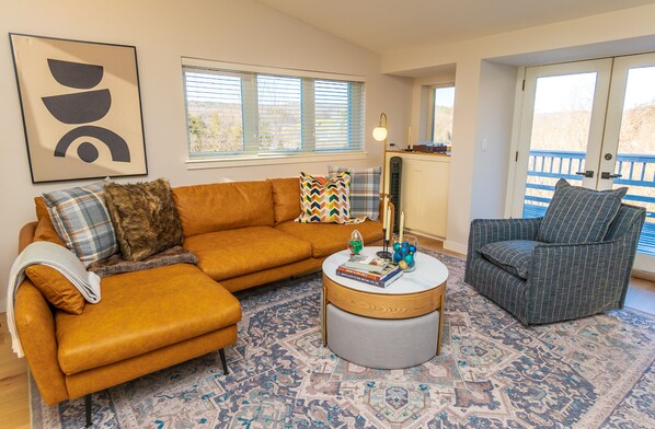 TV, fireplace, books, offices