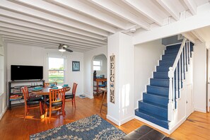 Dining - Pet Friendly Delightful Waterfront Cottage on Hoopers Island, MD. (Fishing Creek)