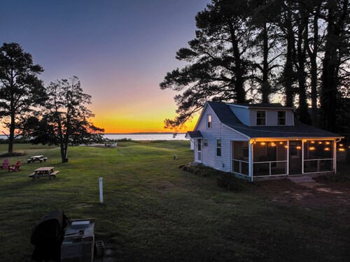 Pet Friendly Delightful Waterfront Cottage on Hoopers Island, MD.