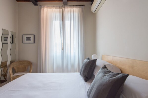 1 chambre, fer et planche à repasser, Wi-Fi, literie fournie
