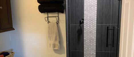 Douche, articles de toilette écologiques, sÚche-cheveux