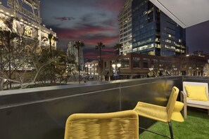 Property grounds - Contemporary-Modern Smart-Home in Paradise, on Petco Park! (San Diego)