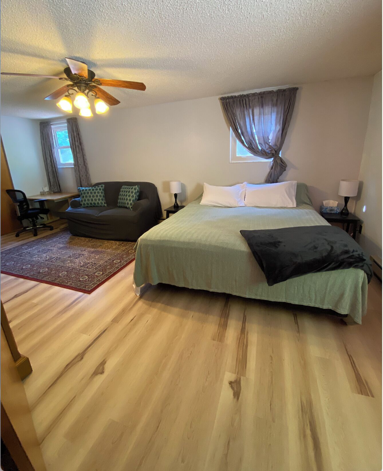 4 chambres, bureau, Wi-Fi, draps fournis