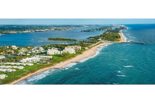 Gorgeous 1 BR Right Outside Beautiful Florida Beach