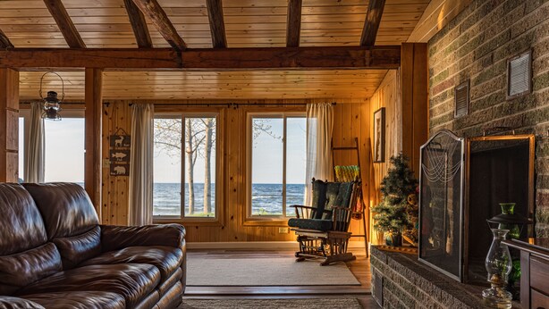 Smart TV, fireplace - Beachfront Cabin Steps from the Water (Cedar River)